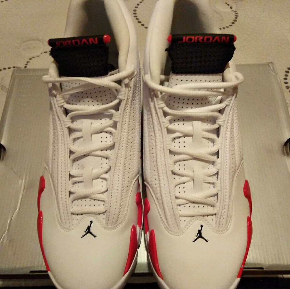 Jordan Retro 14 ( CANDY CANE' 2019) GENUINE.